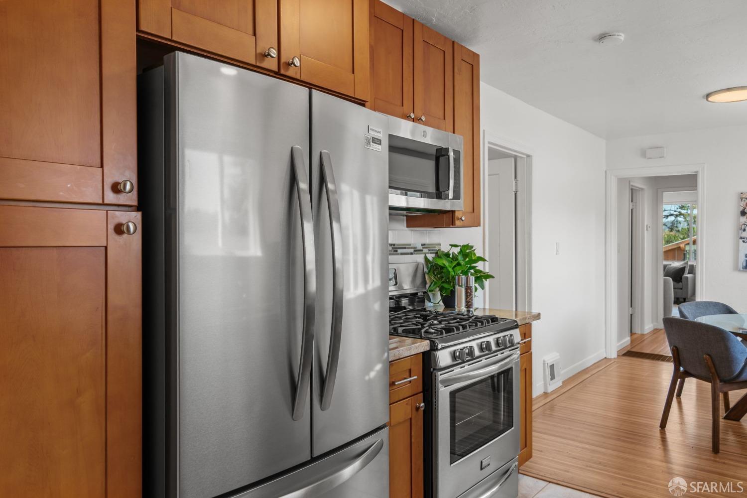Detail Gallery Image 15 of 50 For 451 Mariposa St, Brisbane,  CA 94005 - 4 Beds | 2 Baths