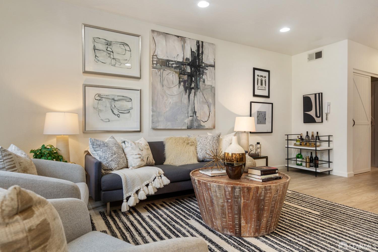 Detail Gallery Image 7 of 47 For 1216 47th Ave, San Francisco,  CA 94122 - 3 Beds | 3 Baths