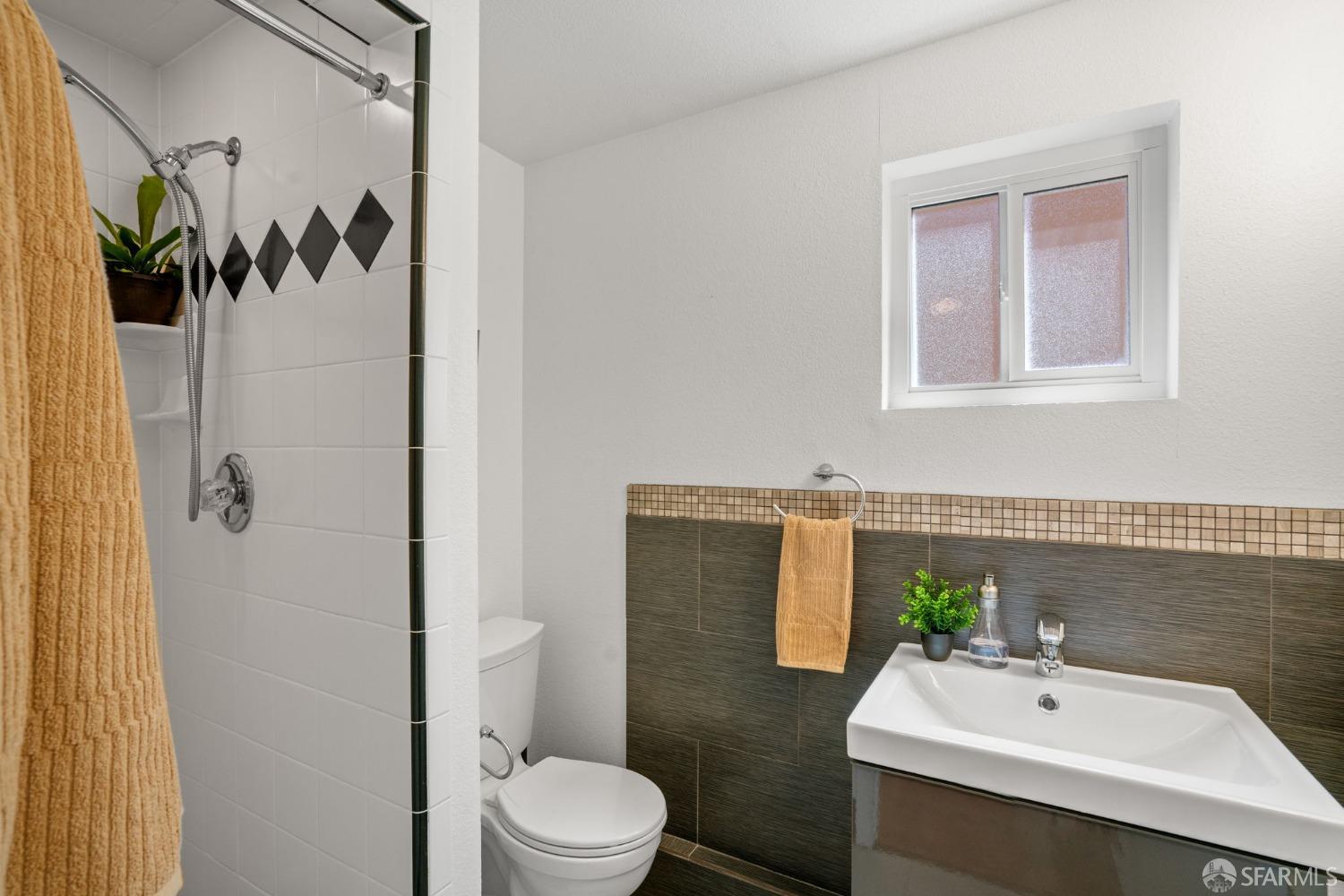 Detail Gallery Image 22 of 50 For 451 Mariposa St, Brisbane,  CA 94005 - 4 Beds | 2 Baths