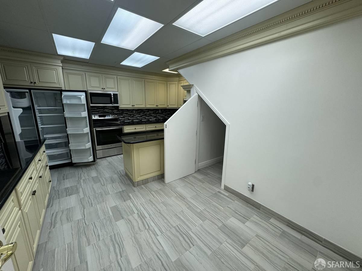 Detail Gallery Image 5 of 23 For 66 Cambon Dr a,  San Francisco,  CA 94132 - – Beds | – Baths