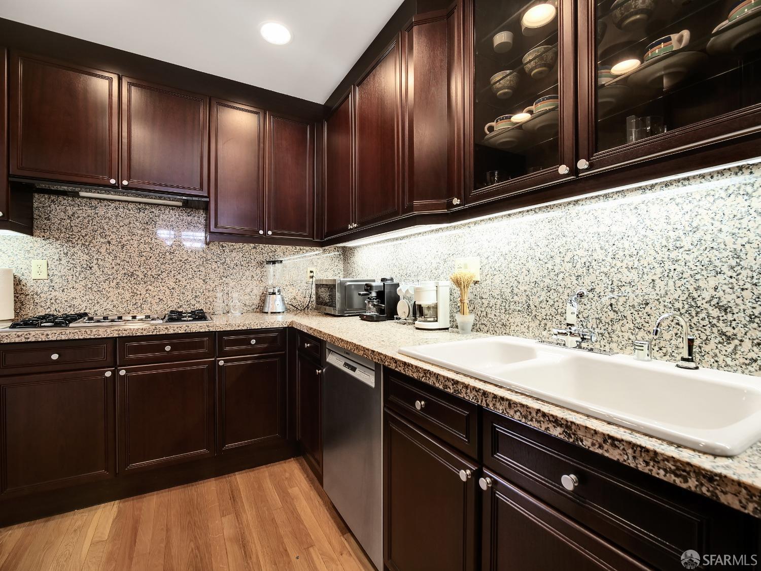 Detail Gallery Image 11 of 26 For 1340 Clay St #403,  San Francisco,  CA 94109 - 2 Beds | 2 Baths