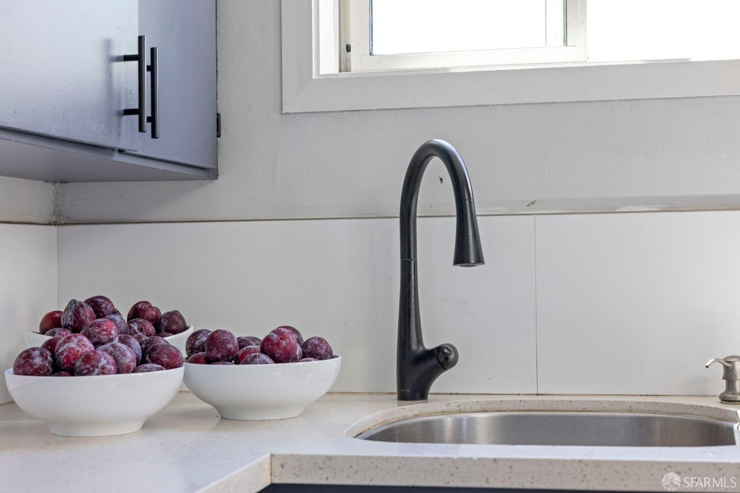 Detail Gallery Image 8 of 52 For 465 Harkness Ave, San Francisco,  CA 94134 - 4 Beds | 2 Baths