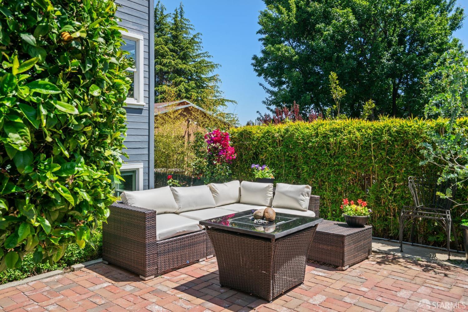 Detail Gallery Image 2 of 50 For 451 Mariposa St, Brisbane,  CA 94005 - 4 Beds | 2 Baths