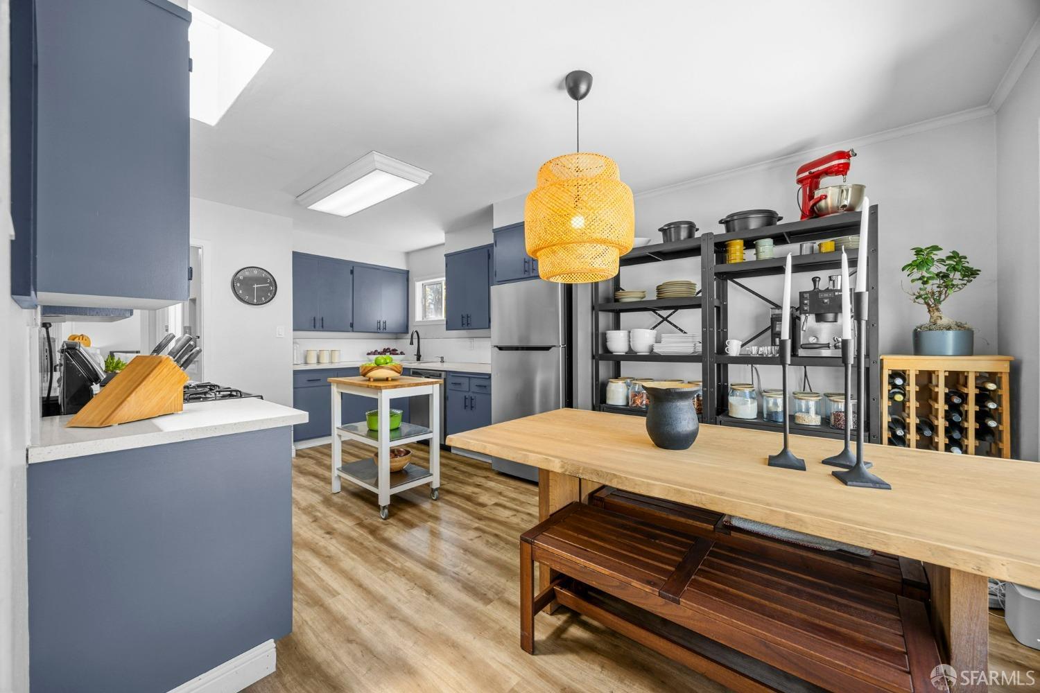 Detail Gallery Image 5 of 52 For 465 Harkness Ave, San Francisco,  CA 94134 - 4 Beds | 2 Baths
