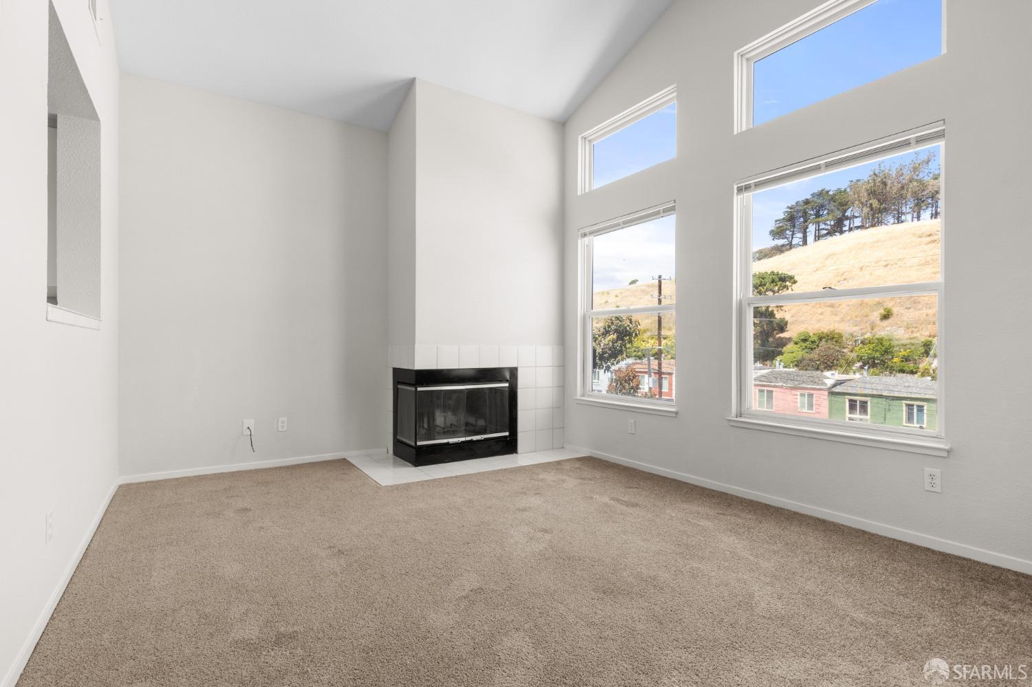 Detail Gallery Image 6 of 28 For 163 Stoneridge Ln, San Francisco,  CA 94134 - 2 Beds | 2 Baths