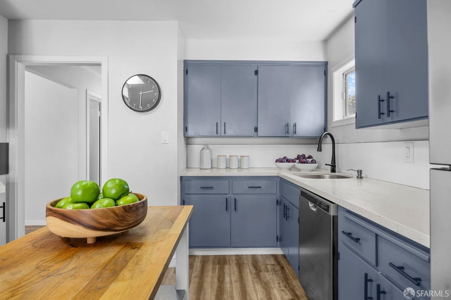 Detail Gallery Image 6 of 52 For 465 Harkness Ave, San Francisco,  CA 94134 - 4 Beds | 2 Baths