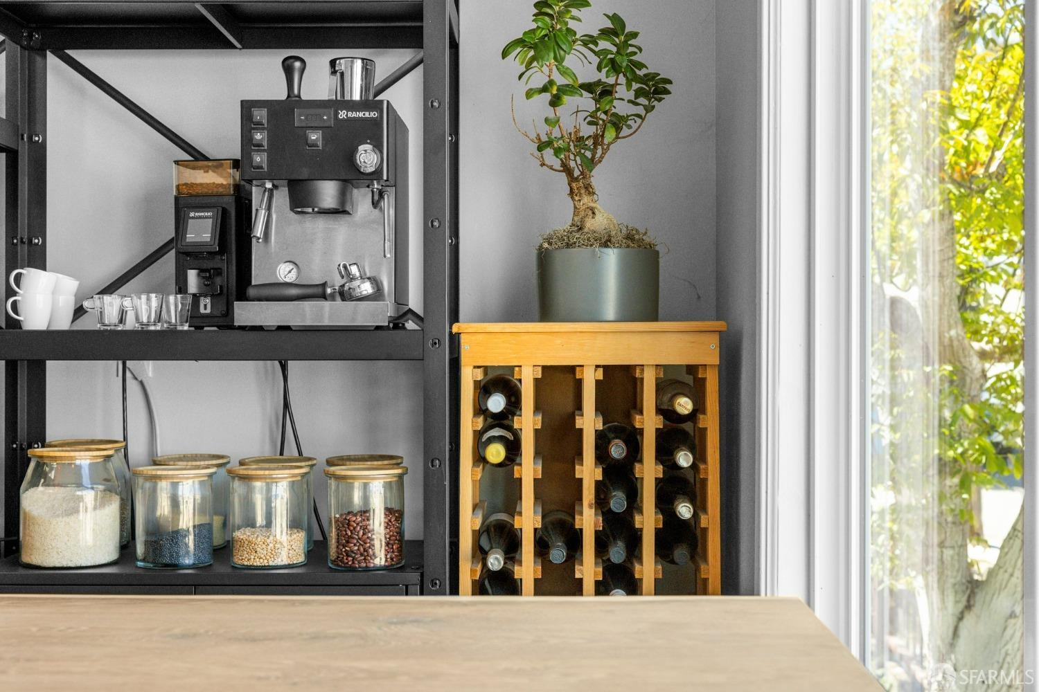 Detail Gallery Image 10 of 52 For 465 Harkness Ave, San Francisco,  CA 94134 - 4 Beds | 2 Baths