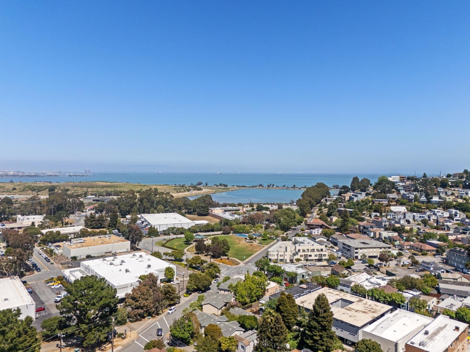 Detail Gallery Image 4 of 50 For 451 Mariposa St, Brisbane,  CA 94005 - 4 Beds | 2 Baths