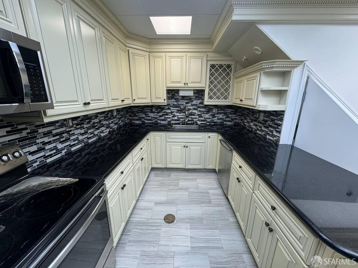 Detail Gallery Image 6 of 23 For 66 Cambon Dr a,  San Francisco,  CA 94132 - – Beds | – Baths