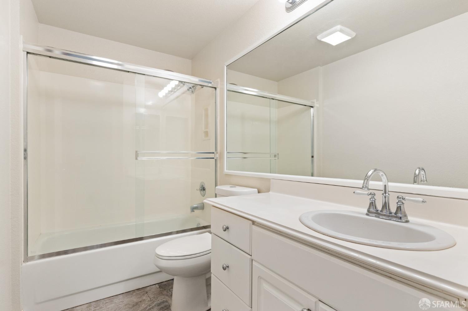 Detail Gallery Image 16 of 28 For 163 Stoneridge Ln, San Francisco,  CA 94134 - 2 Beds | 2 Baths