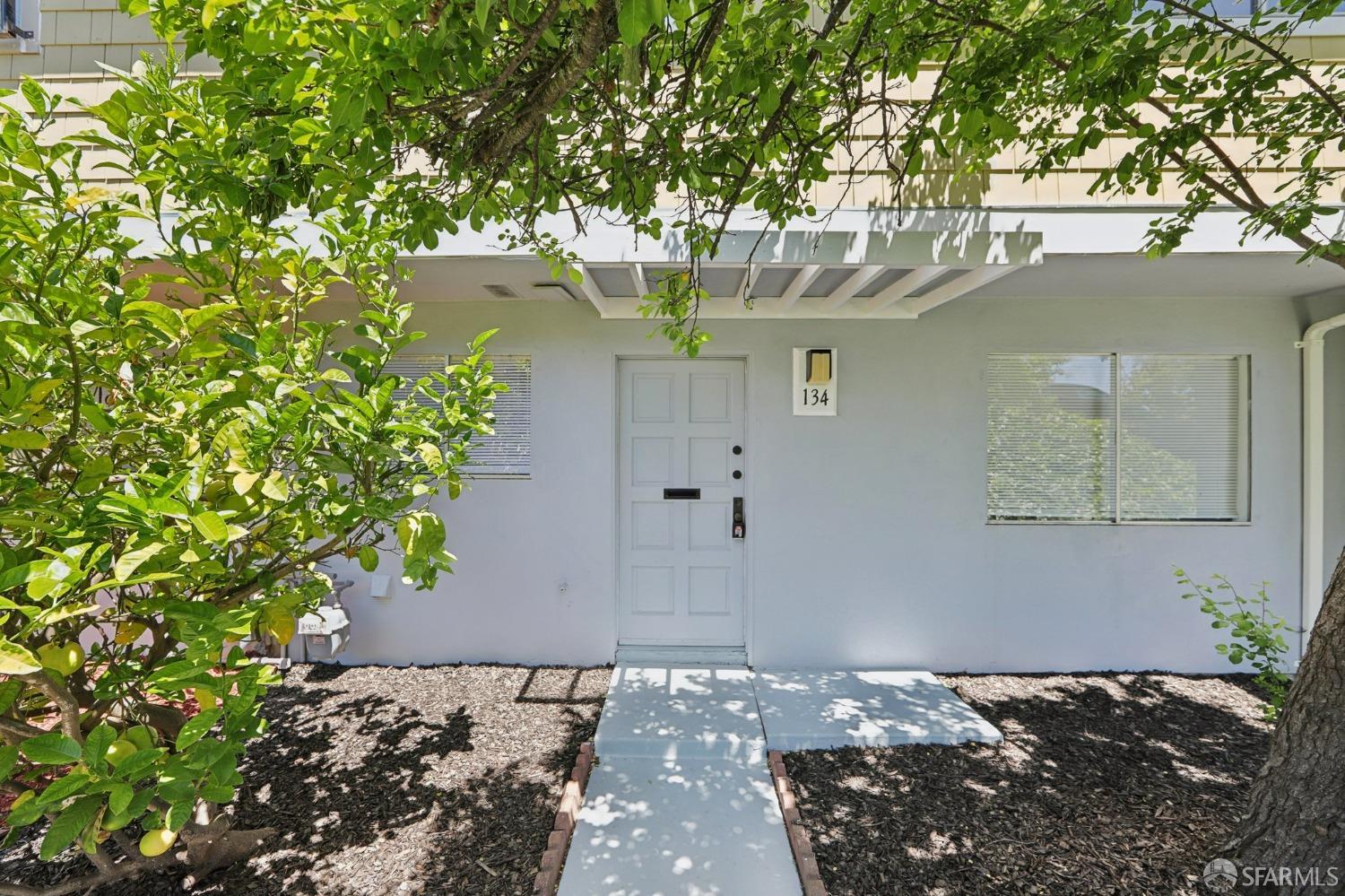 Photo #2: 425031966 Listing 