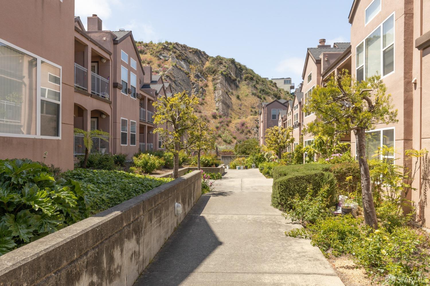 Detail Gallery Image 28 of 28 For 163 Stoneridge Ln, San Francisco,  CA 94134 - 2 Beds | 2 Baths
