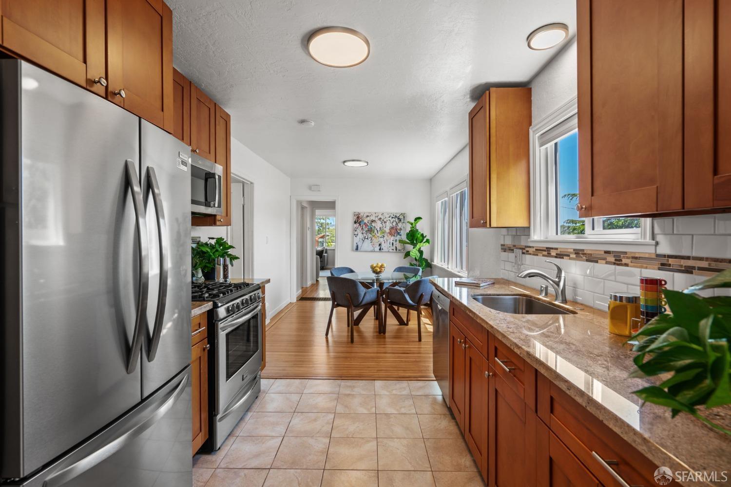 Detail Gallery Image 14 of 50 For 451 Mariposa St, Brisbane,  CA 94005 - 4 Beds | 2 Baths