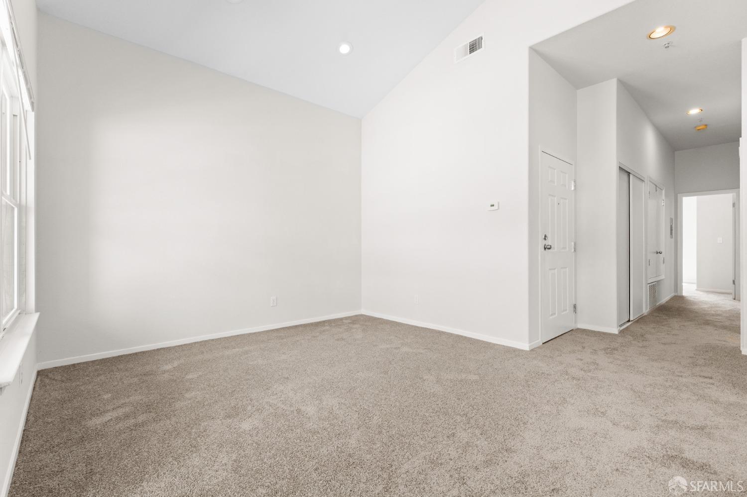 Detail Gallery Image 11 of 28 For 163 Stoneridge Ln, San Francisco,  CA 94134 - 2 Beds | 2 Baths