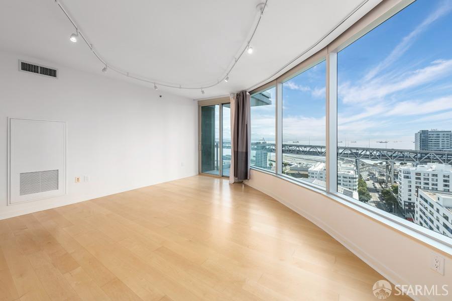 Detail Gallery Image 9 of 24 For 301 Main St 14f,  San Francisco,  CA 94105 - 2 Beds | 2 Baths