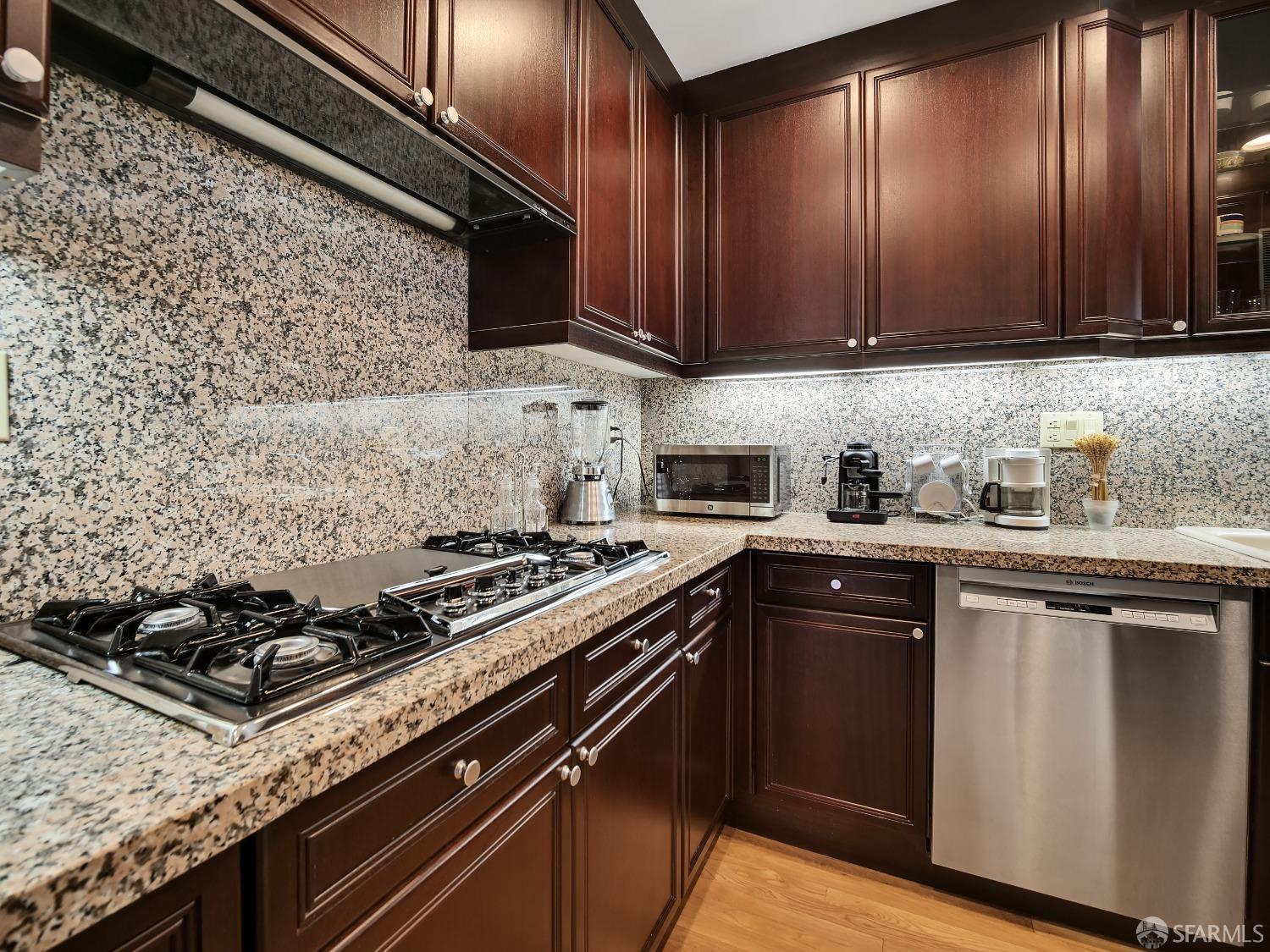 Detail Gallery Image 9 of 26 For 1340 Clay St #403,  San Francisco,  CA 94109 - 2 Beds | 2 Baths