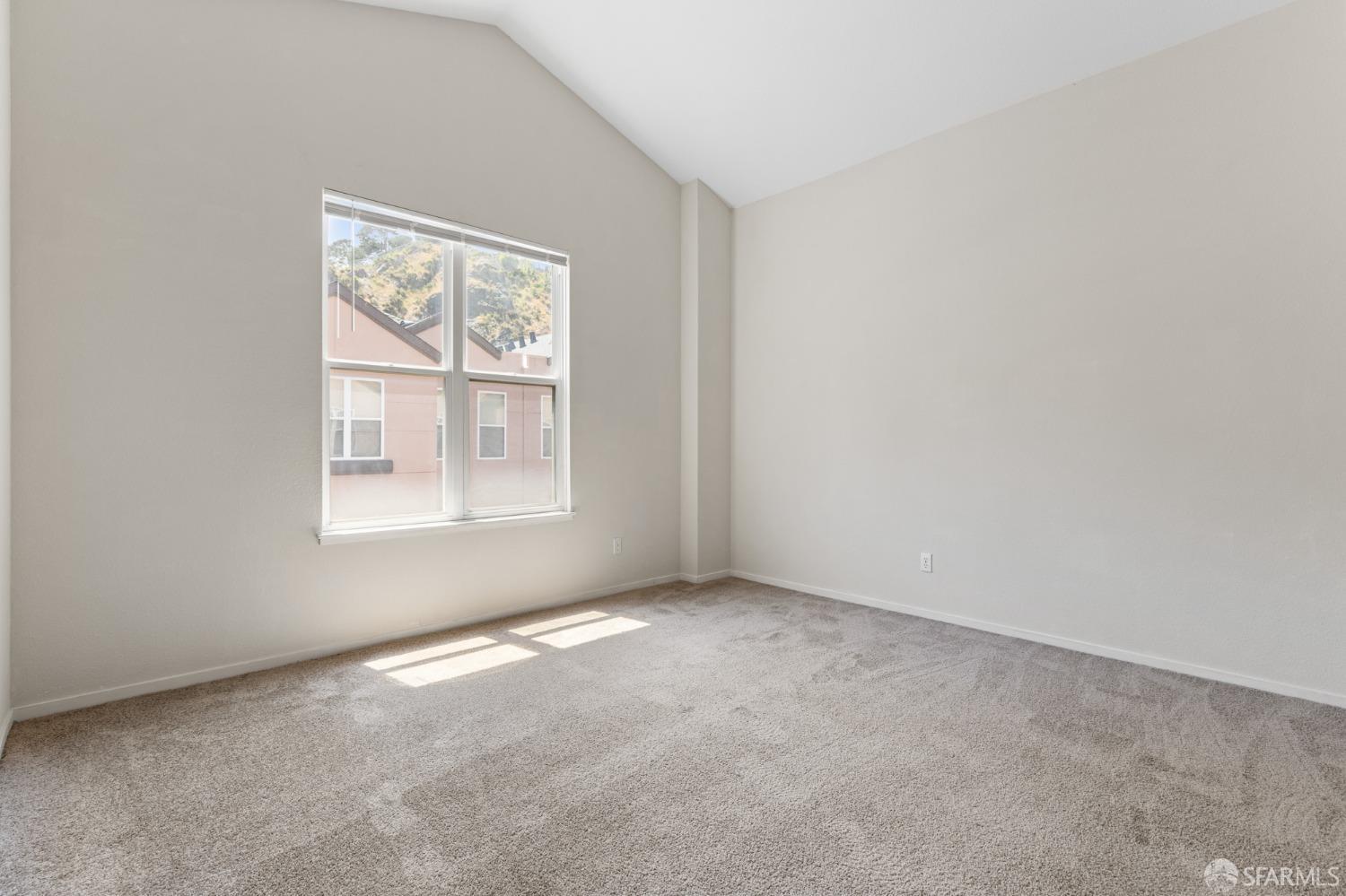 Detail Gallery Image 19 of 28 For 163 Stoneridge Ln, San Francisco,  CA 94134 - 2 Beds | 2 Baths
