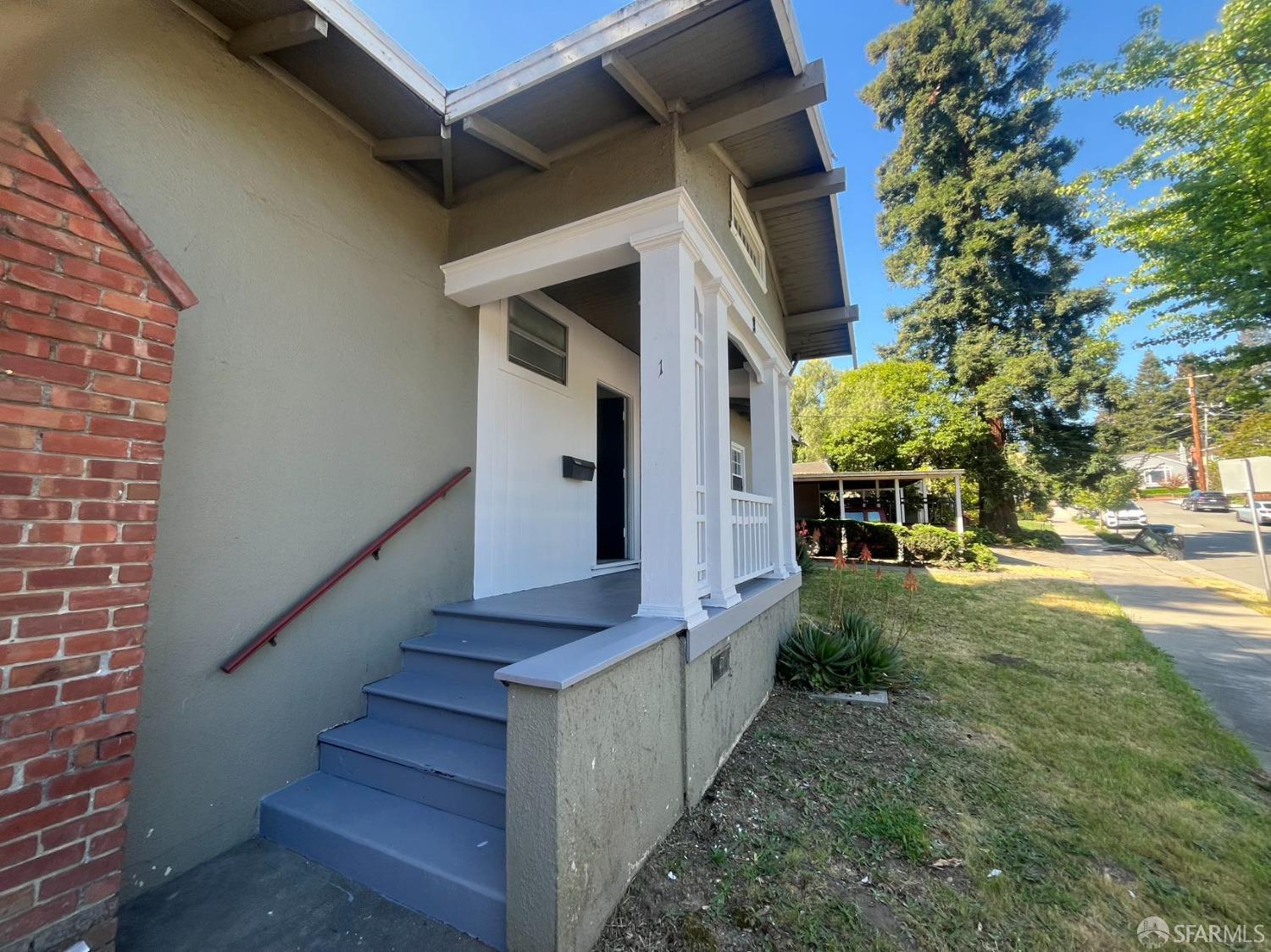 Detail Gallery Image 1 of 11 For 1 Engle Rd, San Mateo,  CA 94402 - 3 Beds | 2 Baths