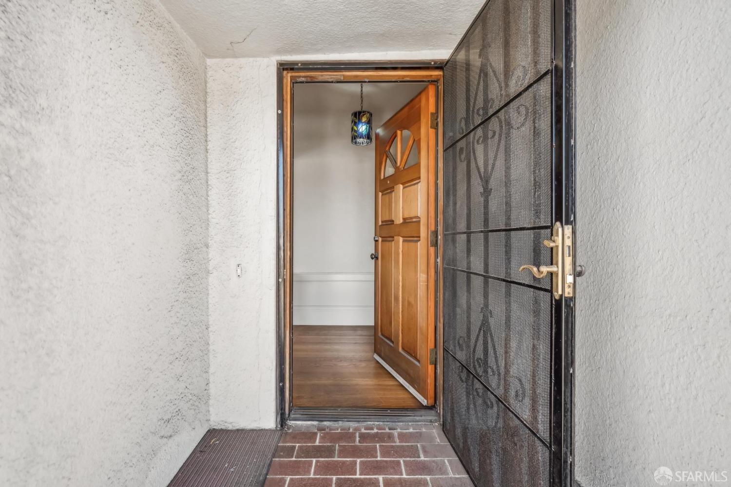 Detail Gallery Image 4 of 37 For 323 Chicago Way, San Francisco,  CA 94112 - 2 Beds | 1 Baths