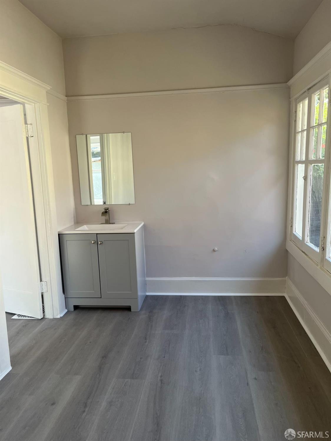 Detail Gallery Image 3 of 11 For 1 Engle Rd, San Mateo,  CA 94402 - 3 Beds | 2 Baths