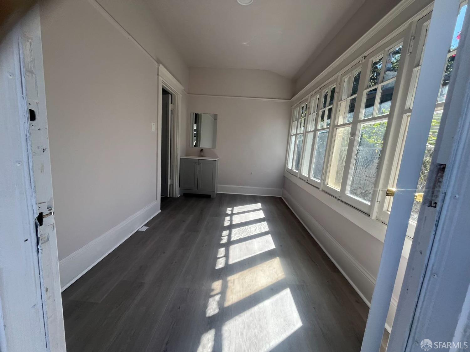 Detail Gallery Image 9 of 11 For 1 Engle Rd, San Mateo,  CA 94402 - 3 Beds | 2 Baths