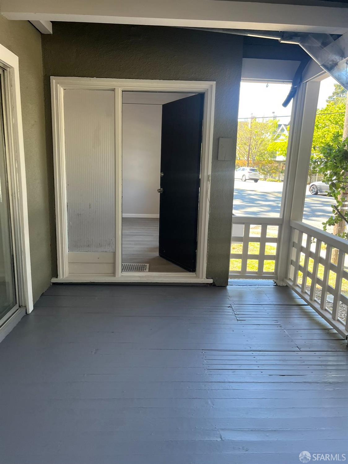 Detail Gallery Image 10 of 11 For 1 Engle Rd, San Mateo,  CA 94402 - 3 Beds | 2 Baths