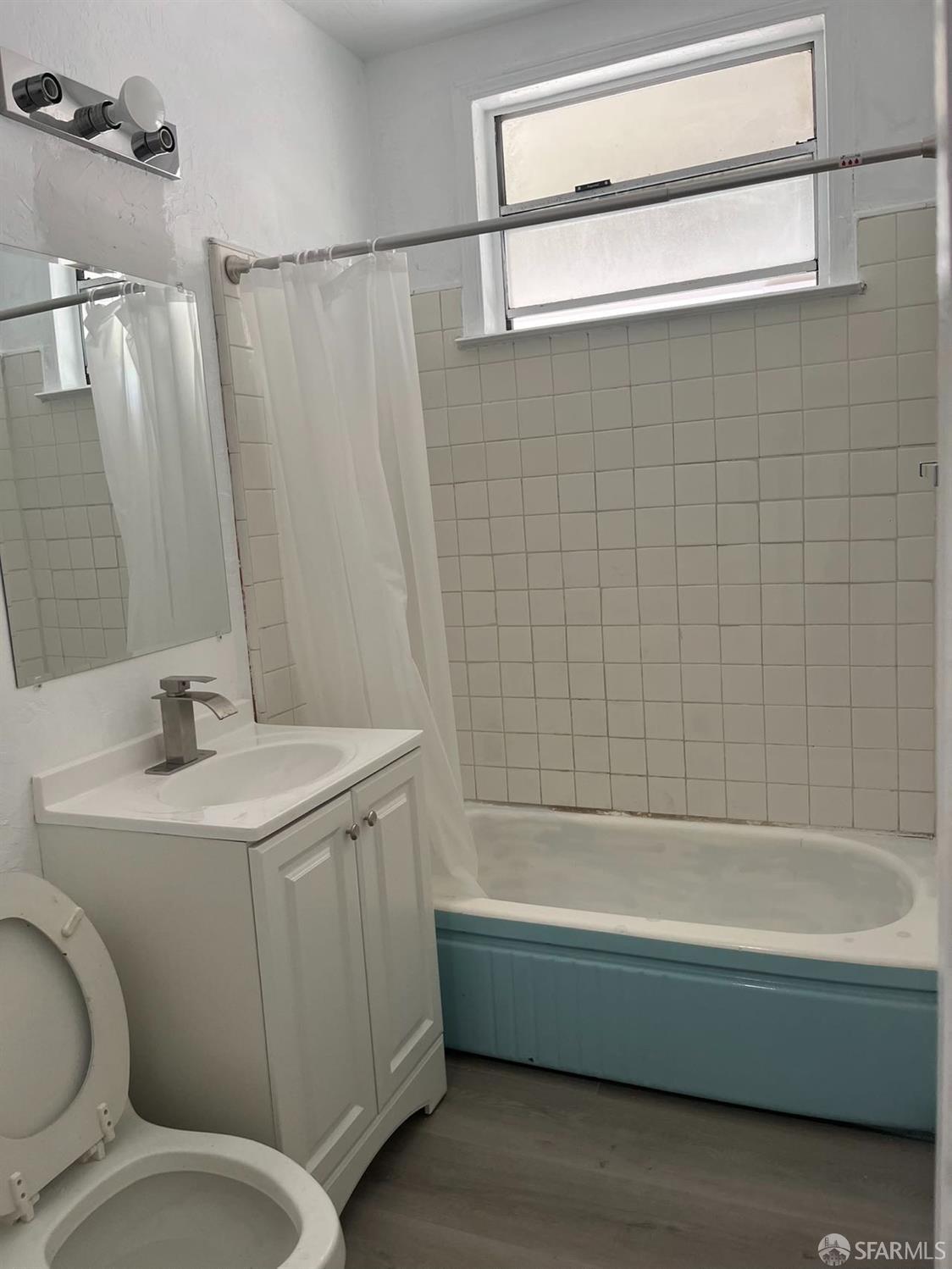 Detail Gallery Image 5 of 11 For 1 Engle Rd, San Mateo,  CA 94402 - 3 Beds | 2 Baths