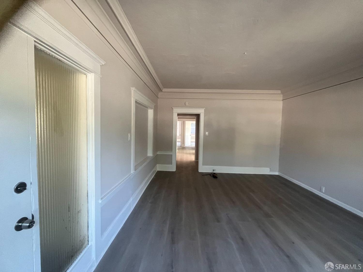 Detail Gallery Image 2 of 11 For 1 Engle Rd, San Mateo,  CA 94402 - 3 Beds | 2 Baths