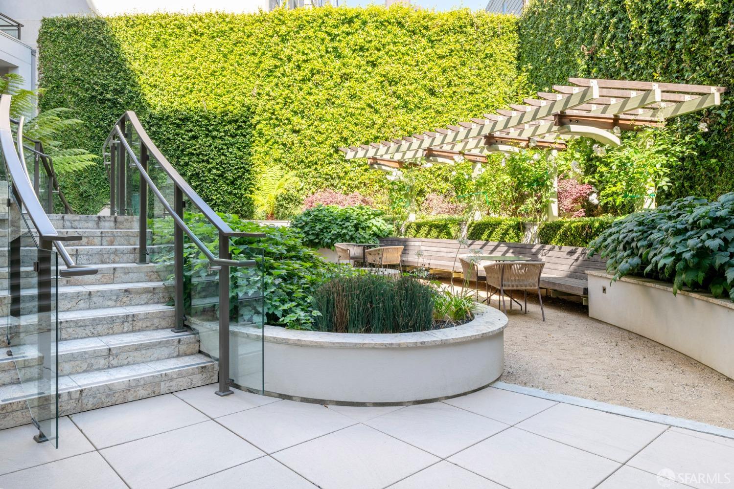 Detail Gallery Image 7 of 28 For 875 California St #403,  San Francisco,  CA 94108 - 2 Beds | 2 Baths