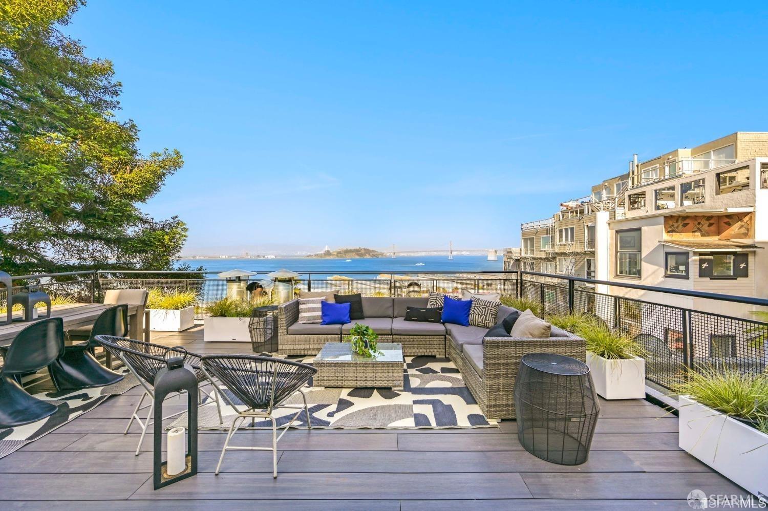 Detail Gallery Image 3 of 43 For 283 Filbert St, San Francisco,  CA 94133 - 4 Beds | 4 Baths