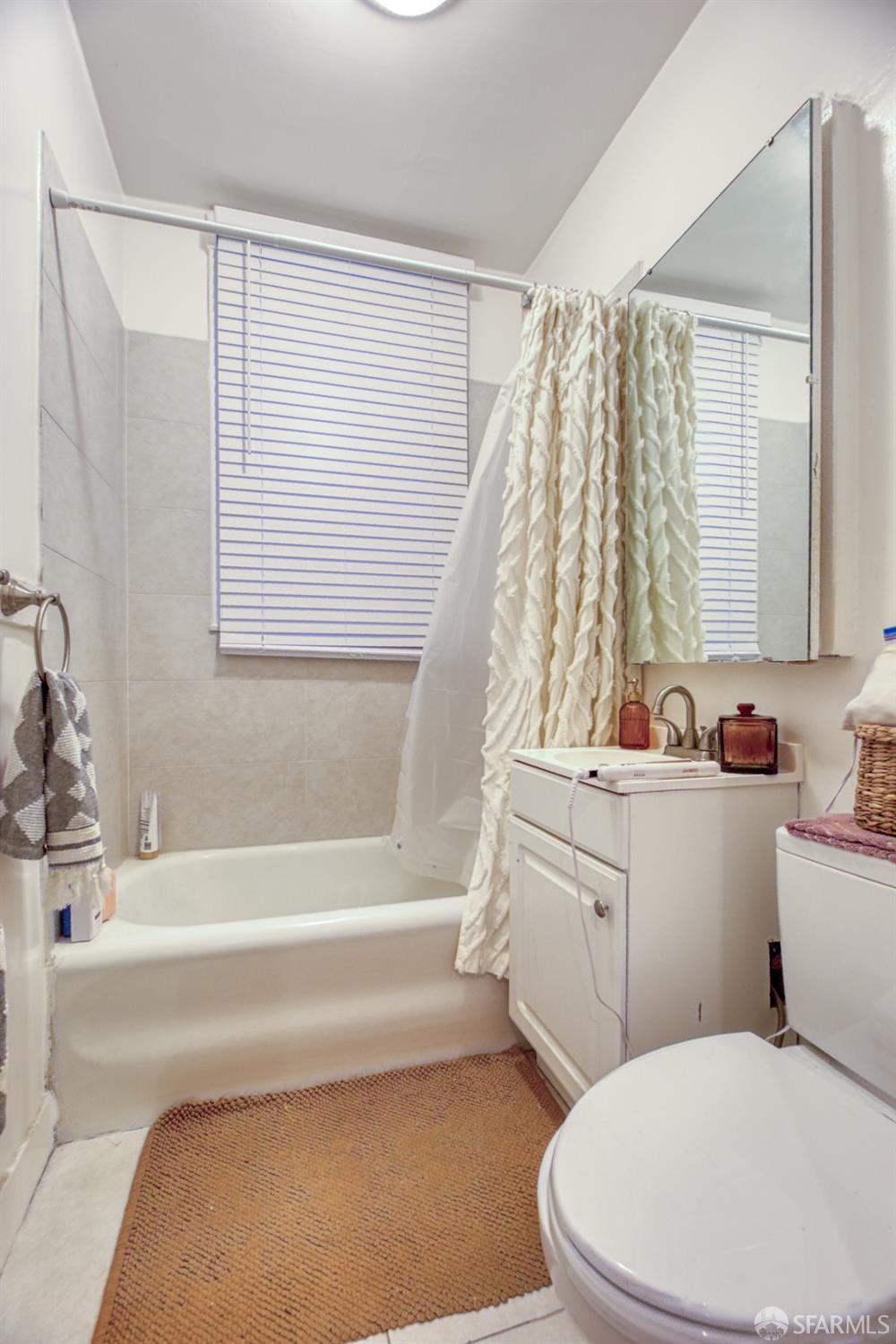 Detail Gallery Image 14 of 20 For 2160 Van Ness Ave, San Francisco,  CA 94109 - – Beds | – Baths