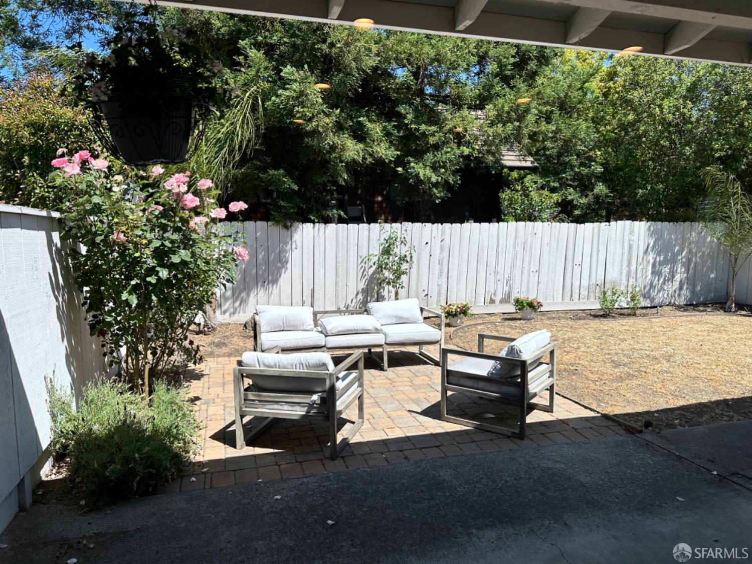 Detail Gallery Image 9 of 22 For 139 Hall Ln, Walnut Creek,  CA 94597 - 2 Beds | 3/1 Baths
