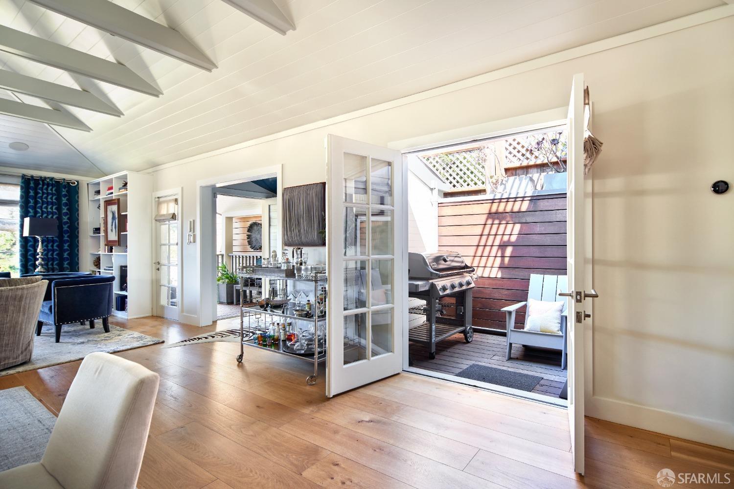 Detail Gallery Image 12 of 46 For 1338 Filbert St #D,  San Francisco,  CA 94109 - 3 Beds | 3 Baths