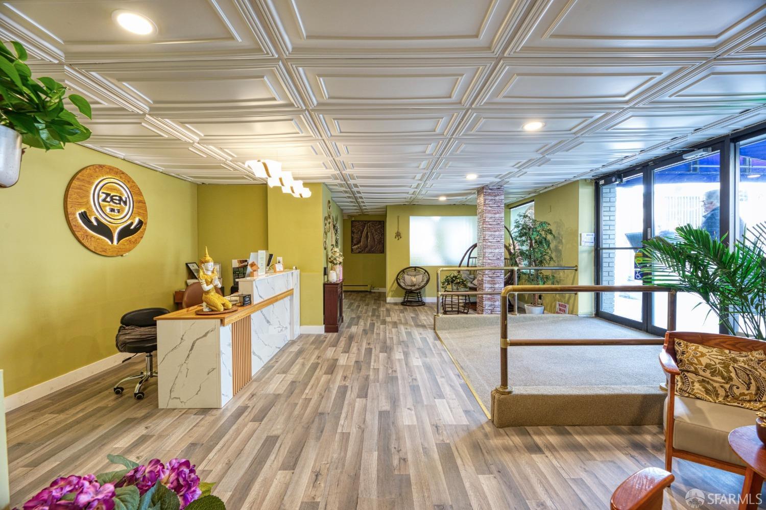 Detail Gallery Image 4 of 20 For 2160 Van Ness Ave, San Francisco,  CA 94109 - – Beds | – Baths