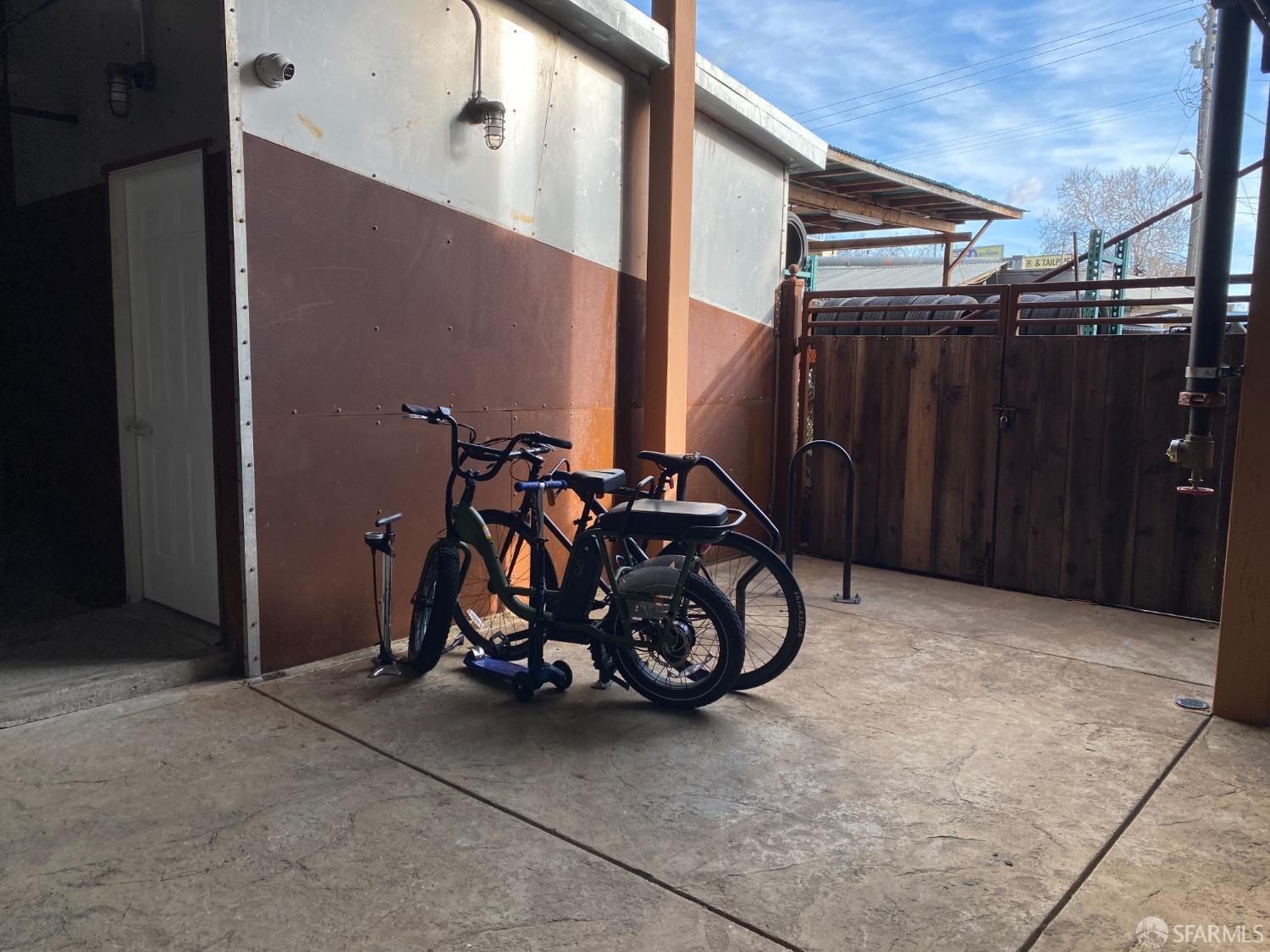 Detail Gallery Image 9 of 44 For 6105 San Pablo Ave #103,  Emeryville,  CA 94608 - 1 Beds | 1/1 Baths
