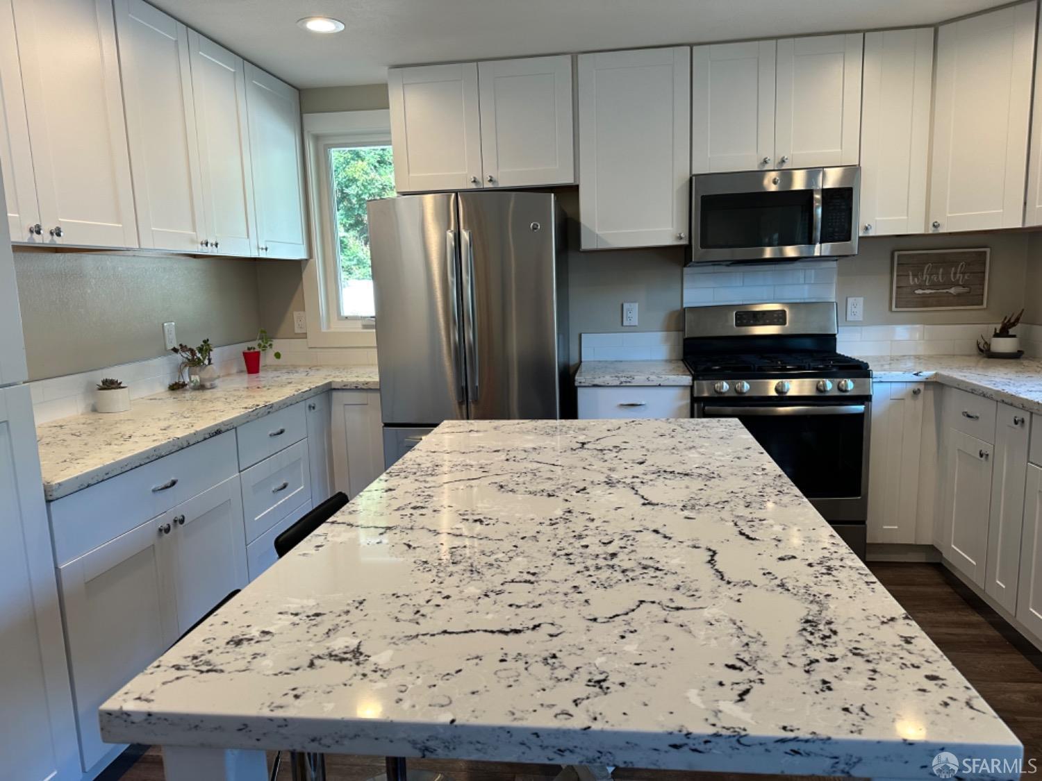 Detail Gallery Image 6 of 22 For 139 Hall Ln, Walnut Creek,  CA 94597 - 2 Beds | 3/1 Baths