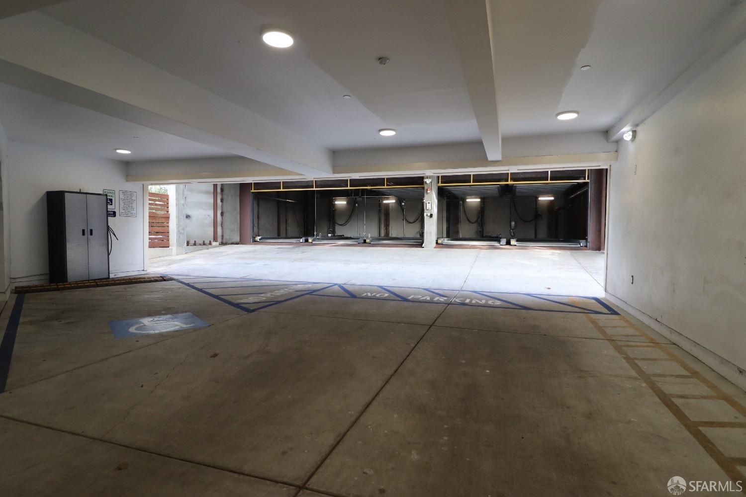 Detail Gallery Image 2 of 44 For 6105 San Pablo Ave #103,  Emeryville,  CA 94608 - 1 Beds | 1/1 Baths