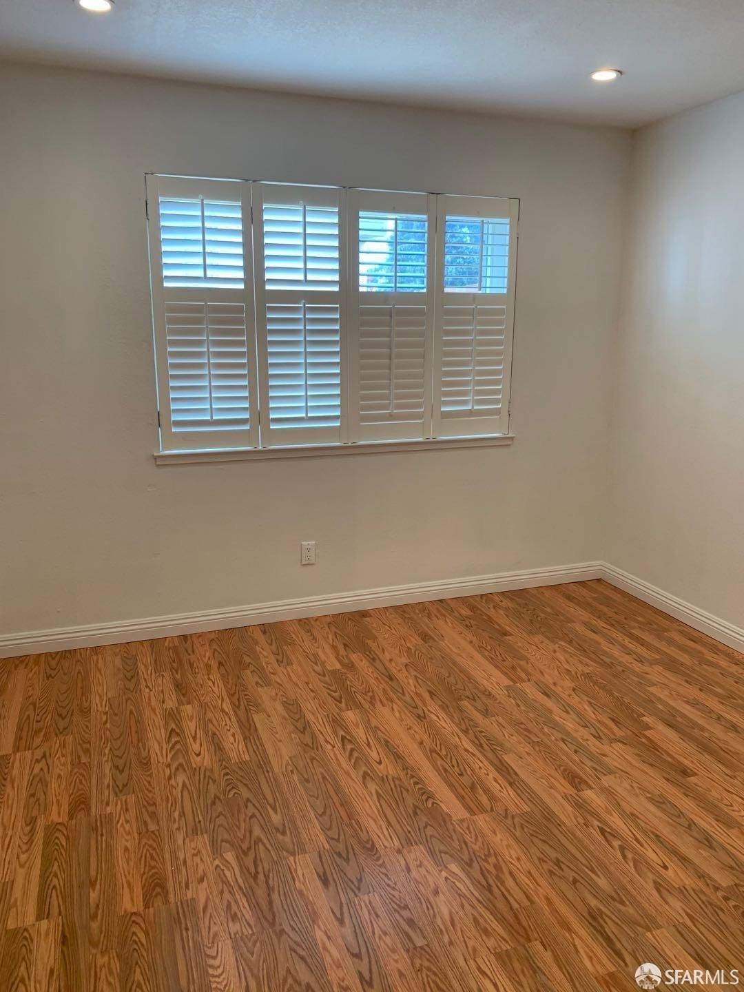 Detail Gallery Image 3 of 5 For 206 Lakeview Ave, San Francisco,  CA 94112 - 1 Beds | 1 Baths