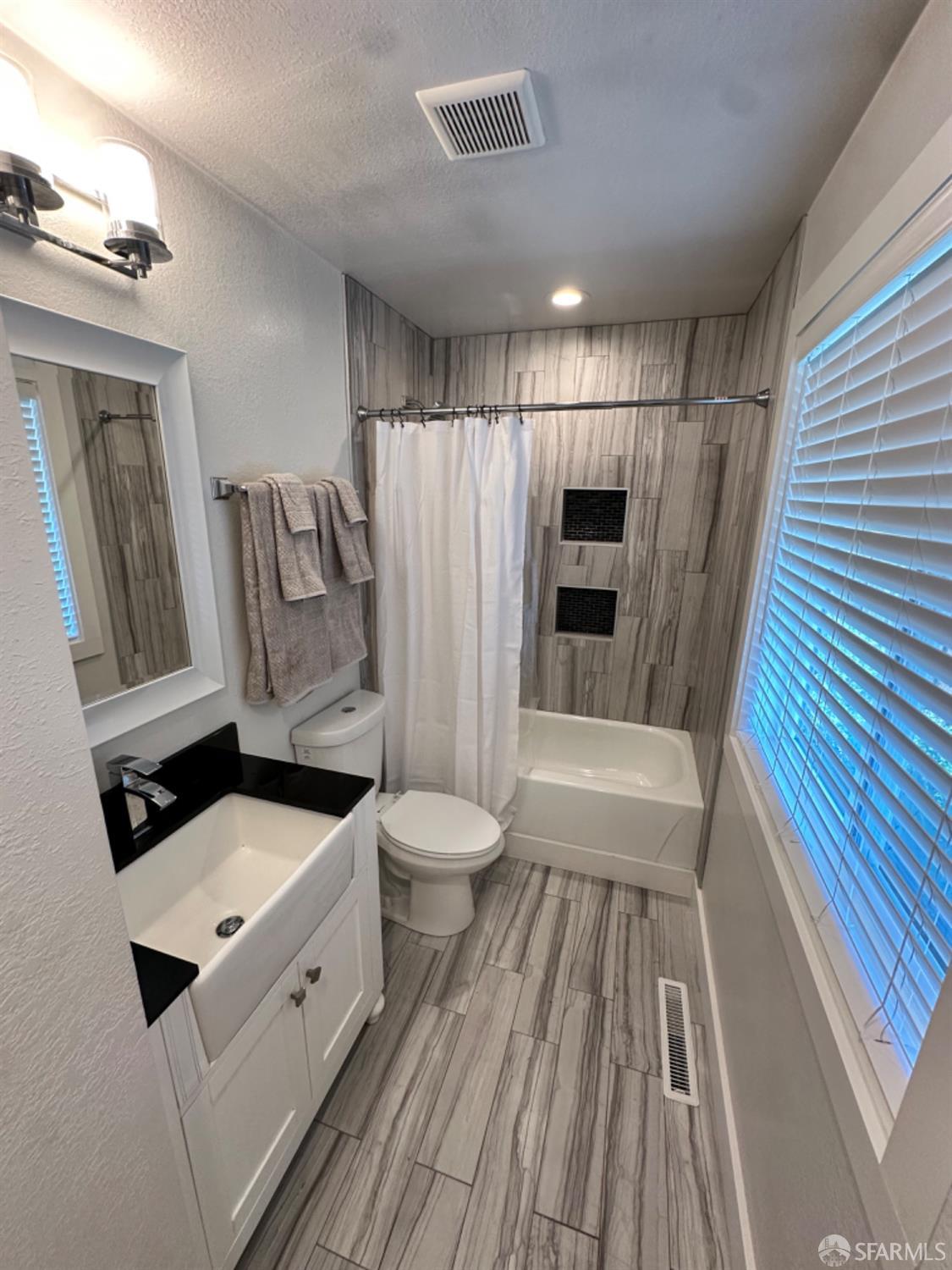 Detail Gallery Image 15 of 22 For 139 Hall Ln, Walnut Creek,  CA 94597 - 2 Beds | 3/1 Baths