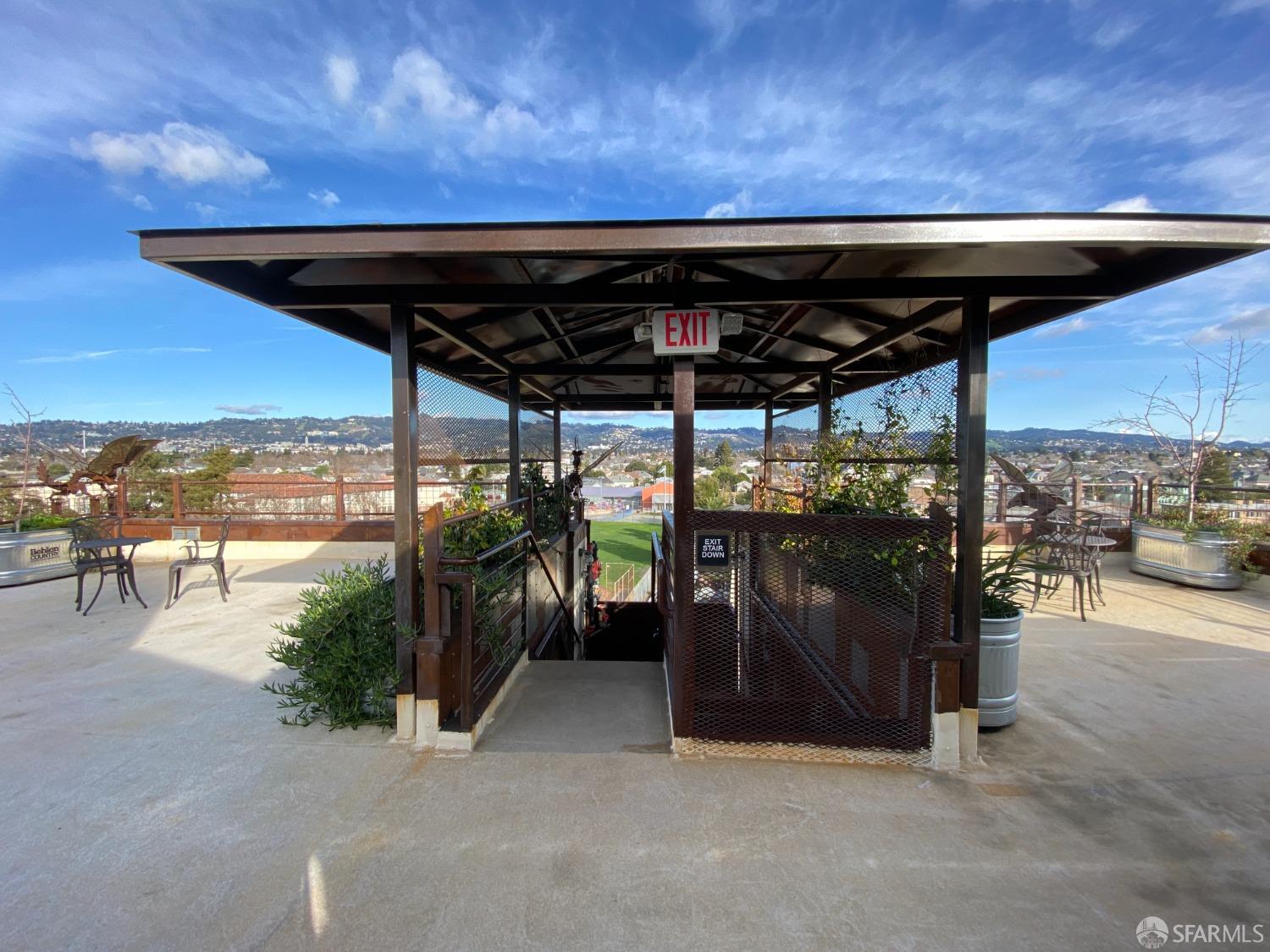 Detail Gallery Image 6 of 44 For 6105 San Pablo Ave #103,  Emeryville,  CA 94608 - 1 Beds | 1/1 Baths