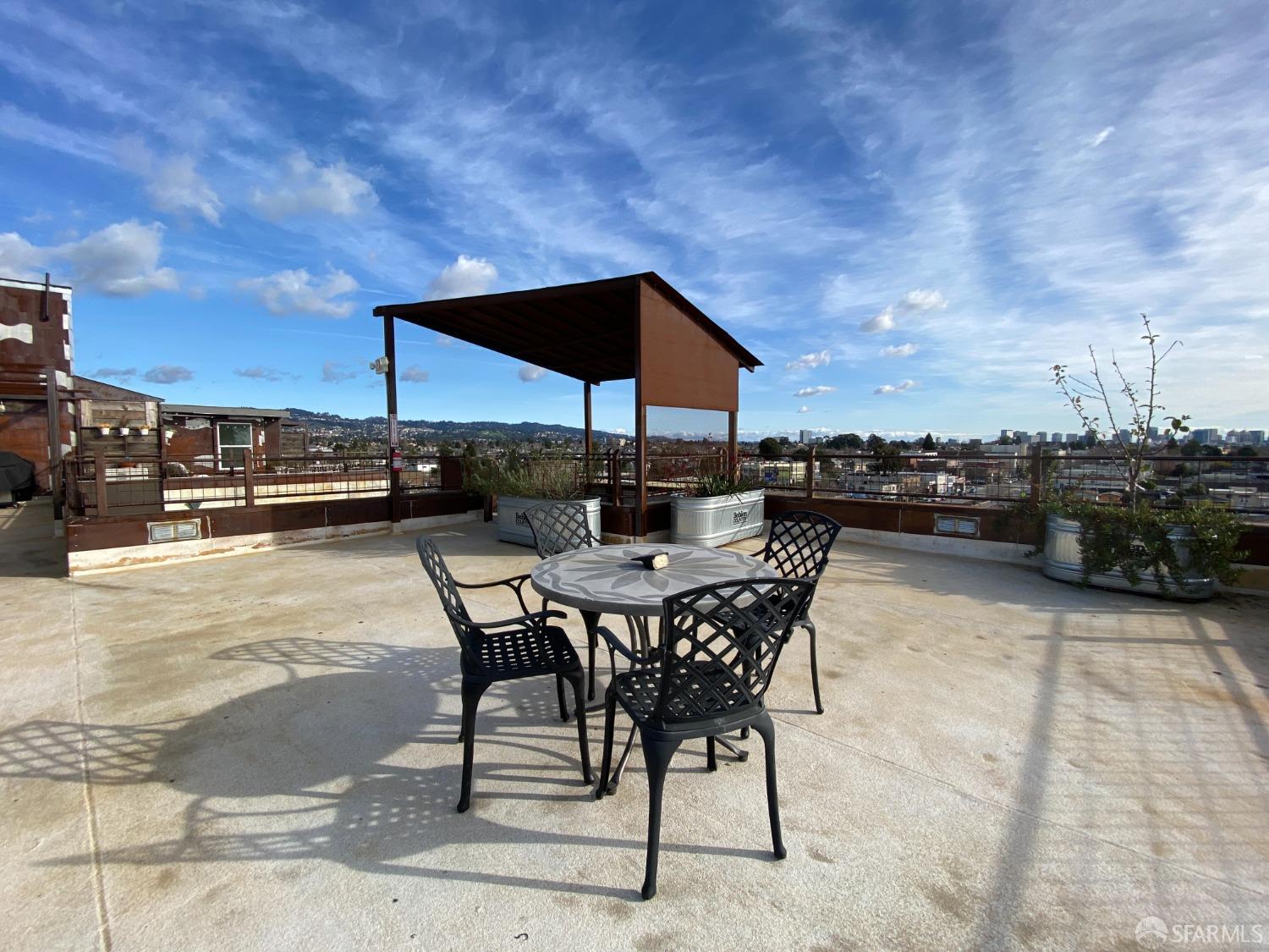 Detail Gallery Image 5 of 44 For 6105 San Pablo Ave #103,  Emeryville,  CA 94608 - 1 Beds | 1/1 Baths