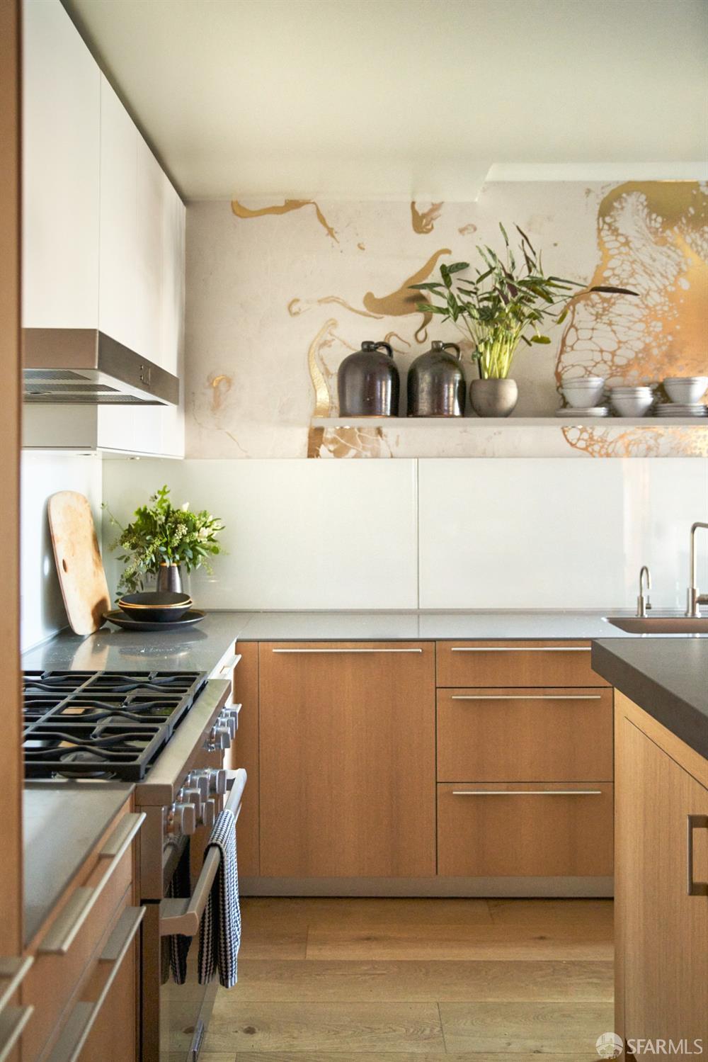 Detail Gallery Image 18 of 46 For 1338 Filbert St #D,  San Francisco,  CA 94109 - 3 Beds | 3 Baths