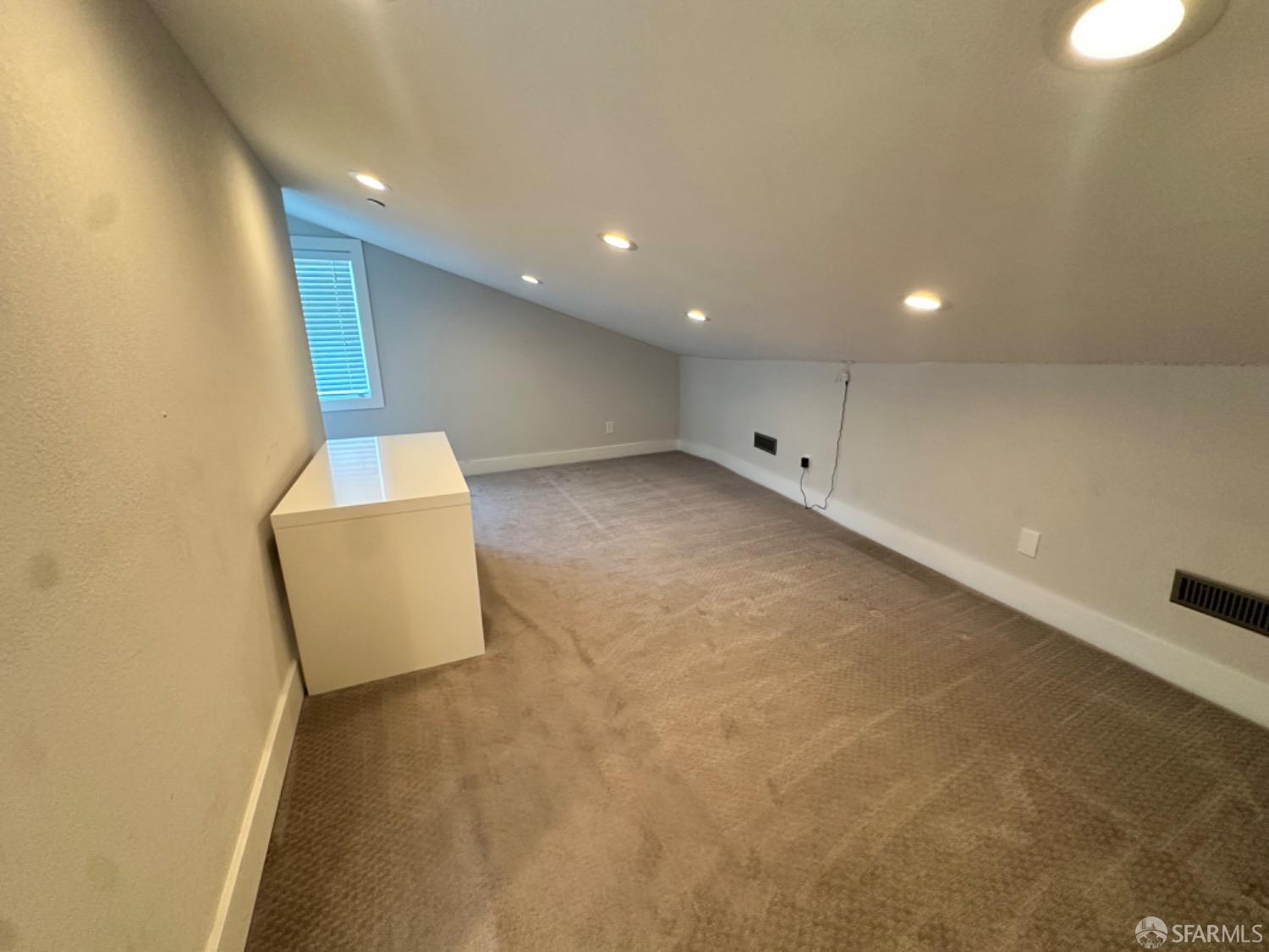 Detail Gallery Image 11 of 22 For 139 Hall Ln, Walnut Creek,  CA 94597 - 2 Beds | 3/1 Baths