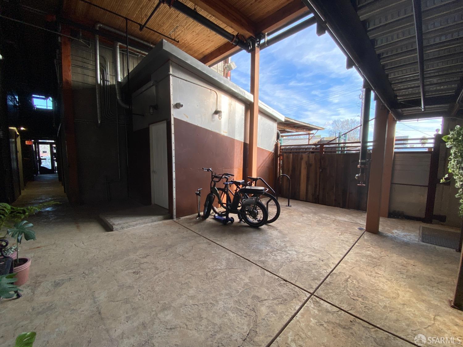 Detail Gallery Image 10 of 44 For 6105 San Pablo Ave #103,  Emeryville,  CA 94608 - 1 Beds | 1/1 Baths