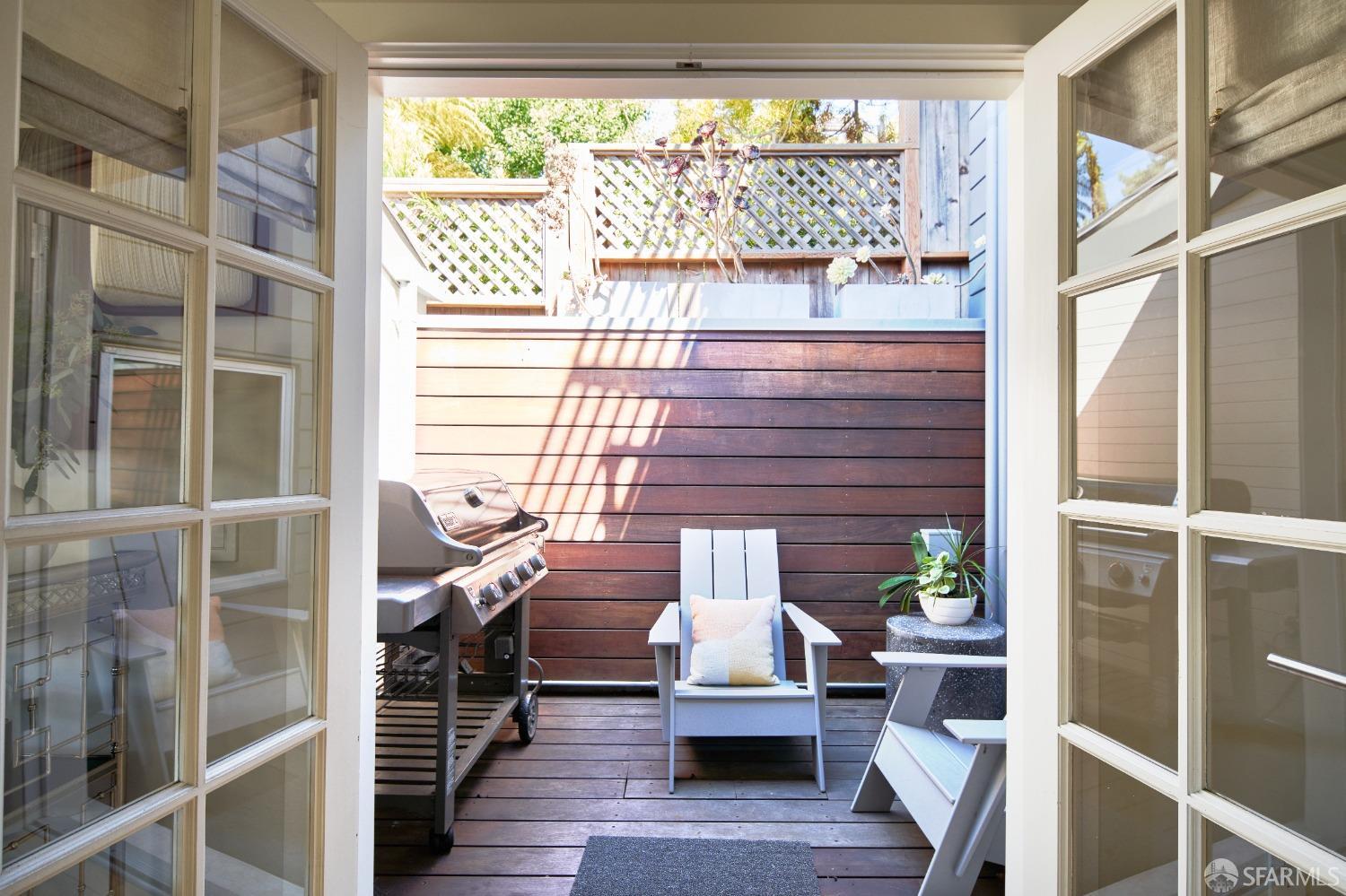 Detail Gallery Image 13 of 46 For 1338 Filbert St #D,  San Francisco,  CA 94109 - 3 Beds | 3 Baths