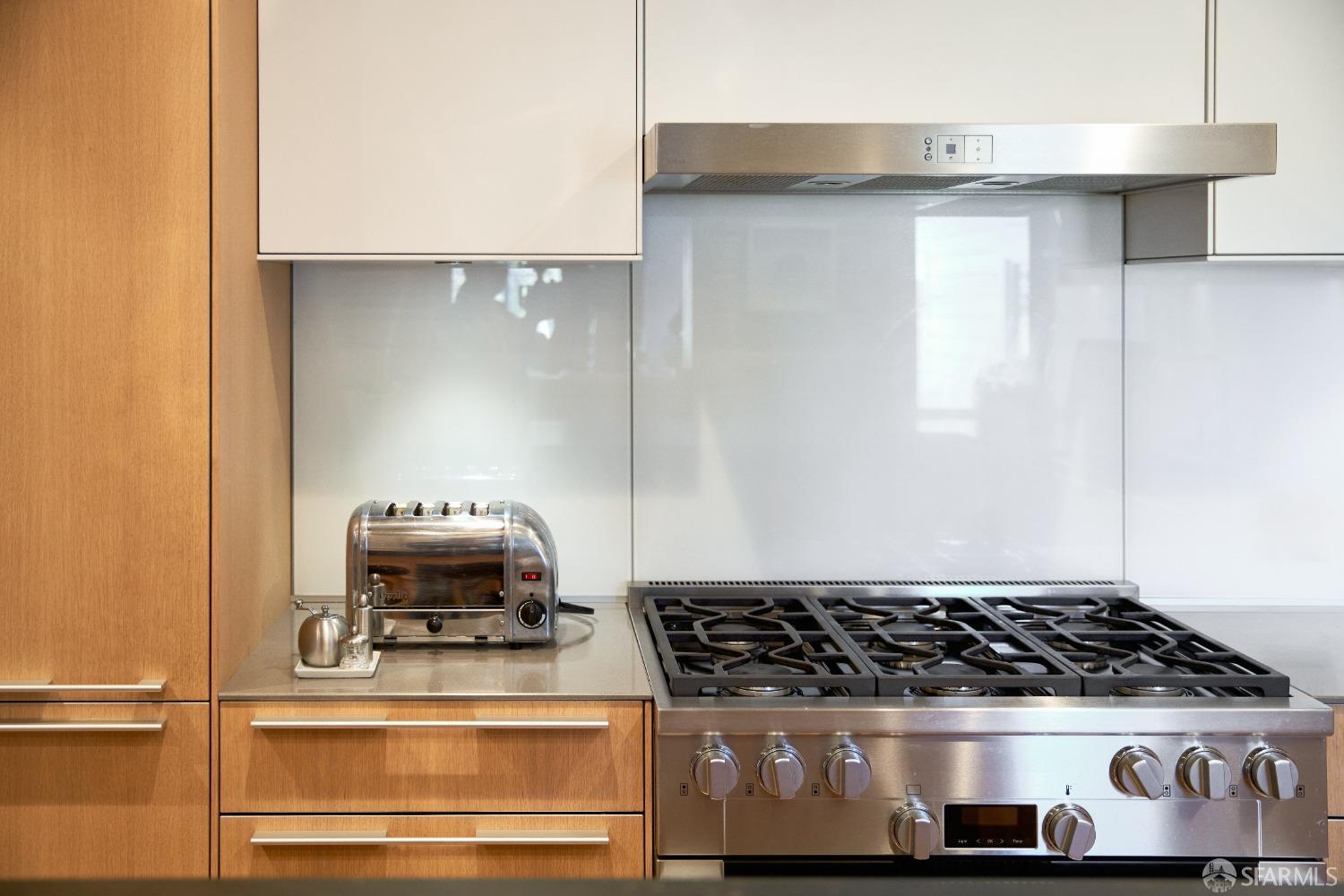 Detail Gallery Image 17 of 46 For 1338 Filbert St #D,  San Francisco,  CA 94109 - 3 Beds | 3 Baths