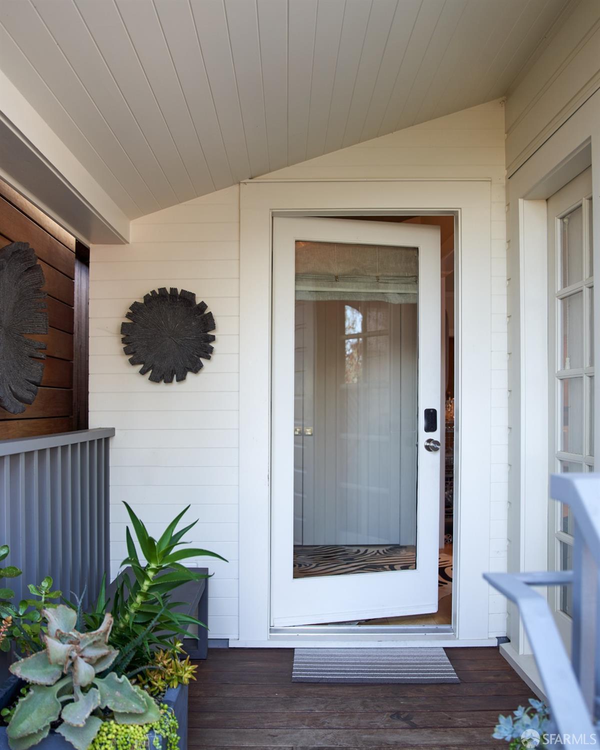Detail Gallery Image 4 of 46 For 1338 Filbert St #D,  San Francisco,  CA 94109 - 3 Beds | 3 Baths