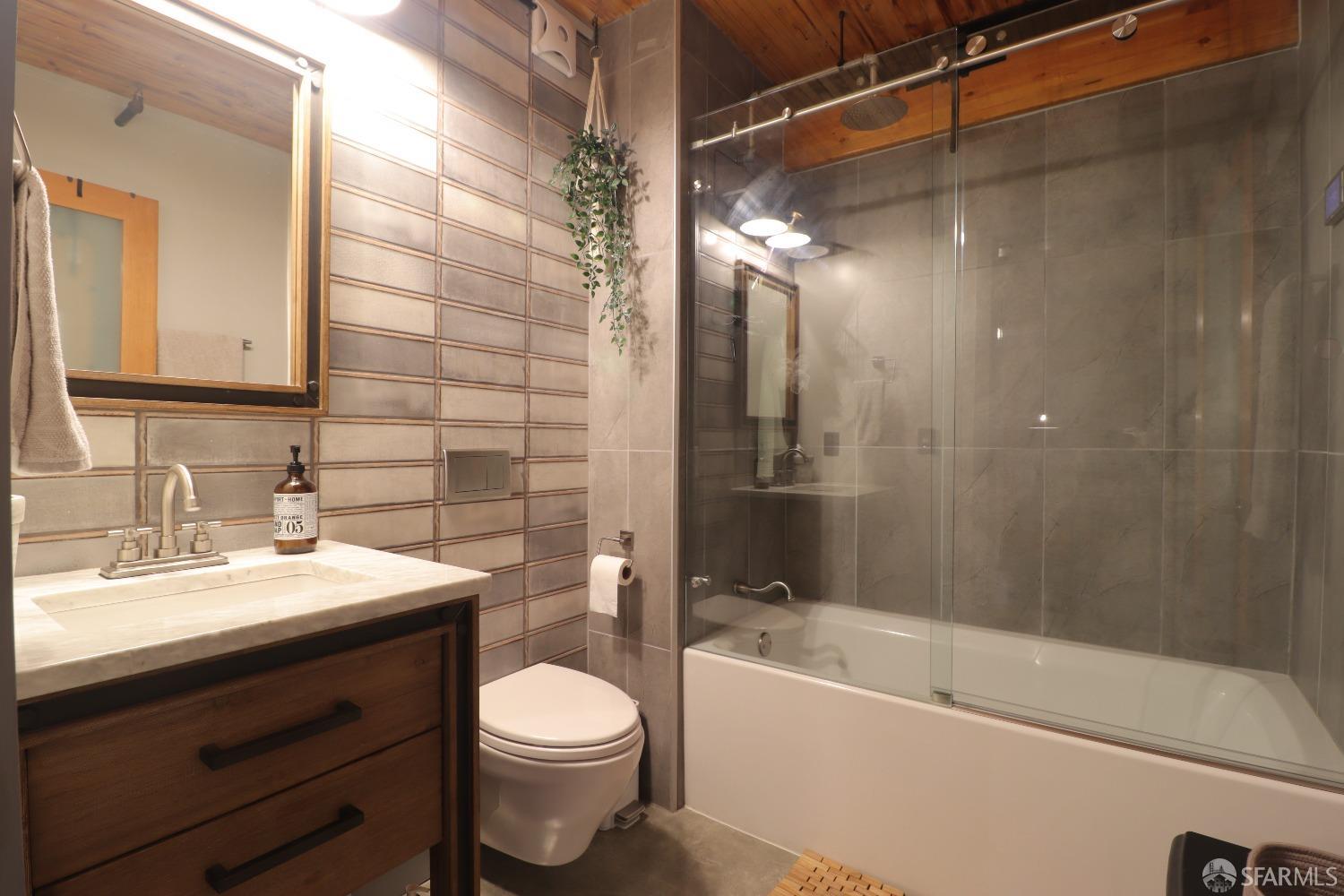 Detail Gallery Image 14 of 44 For 6105 San Pablo Ave #103,  Emeryville,  CA 94608 - 1 Beds | 1/1 Baths