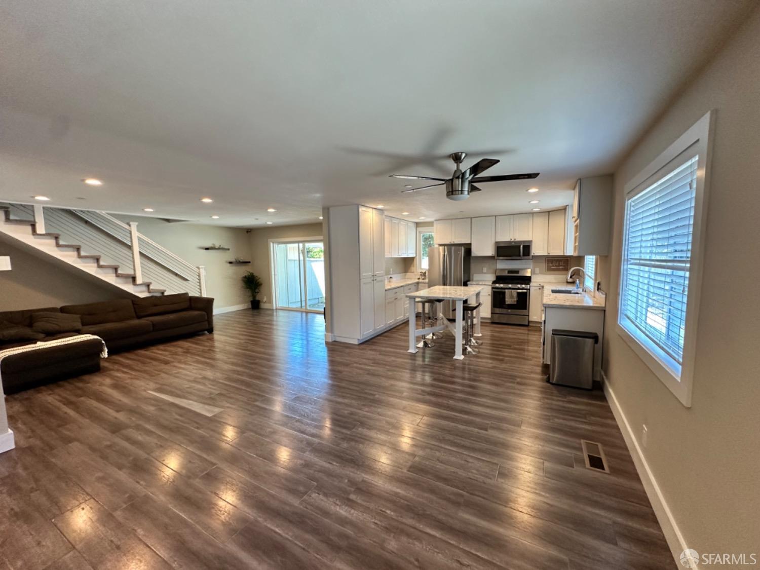 Detail Gallery Image 5 of 22 For 139 Hall Ln, Walnut Creek,  CA 94597 - 2 Beds | 3/1 Baths