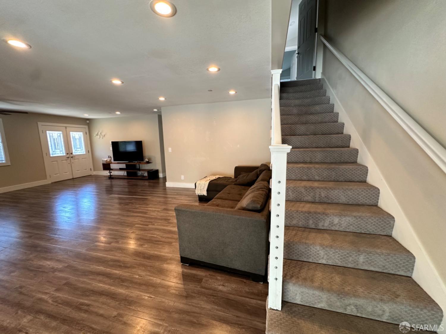 Detail Gallery Image 10 of 22 For 139 Hall Ln, Walnut Creek,  CA 94597 - 2 Beds | 3/1 Baths